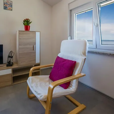 Over The Bay Klenovica Apartment *
